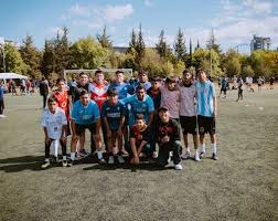 00：53两男子街头比赛拳击，谁输谁赢一目了然！